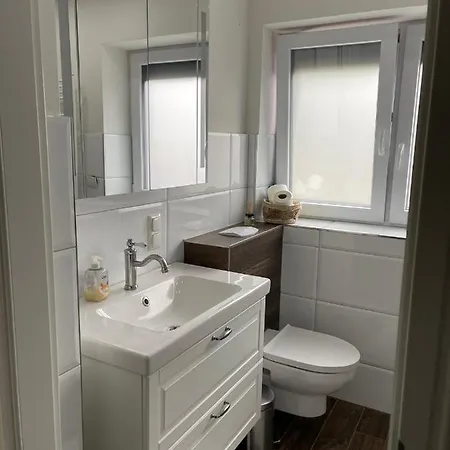 Villa Wohnen Im Reihenhaus Auf Zeit In Luebeck Extérieur photo