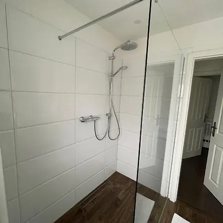 Villa Wohnen Im Reihenhaus Auf Zeit In Luebeck Extérieur photo